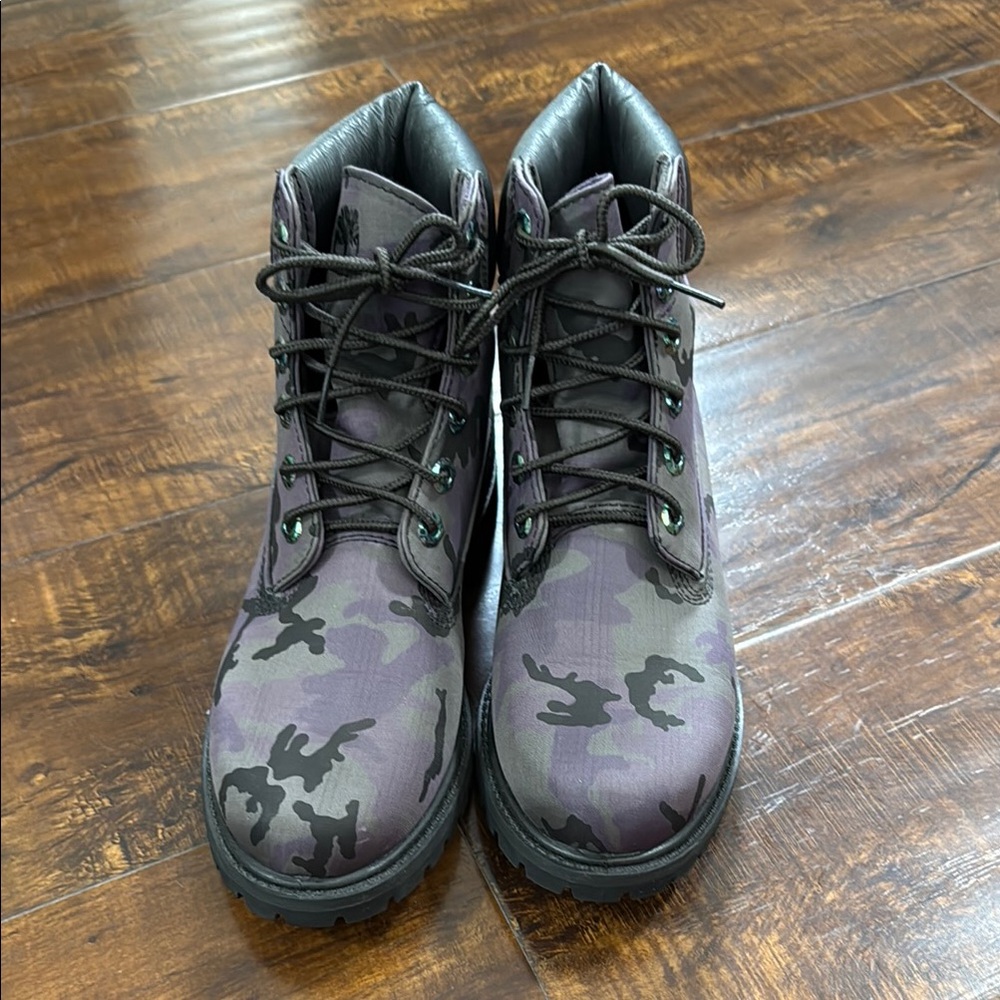 Timberland Gray, Purple and Black Ankle Boots with Camo Design - Picture 2 of 9